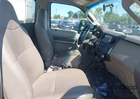 2008 Ford F-250 Xl/Xlt z USA, uszkodzony, nr VIN 1FDNF21598EC22637